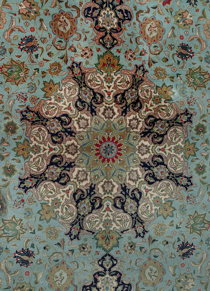 aalam green wool hand knotted Rug - CloseUp