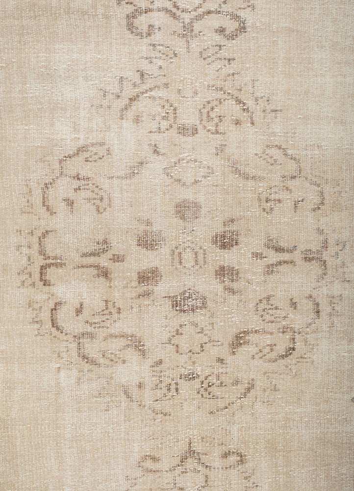 vintage green wool hand knotted Rug - CloseUp vintage green wool hand knotted Rug - CloseUp