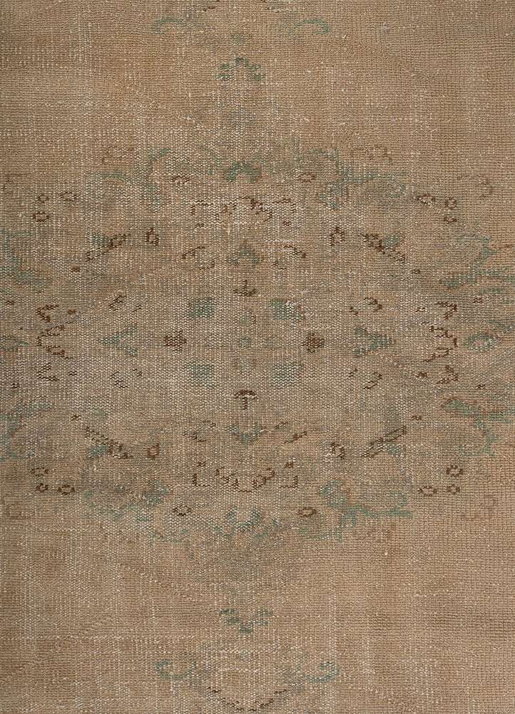 vintage beige and brown wool hand knotted Rug - CloseUp vintage beige and brown wool hand knotted Rug - CloseUp