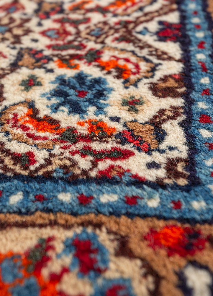 aalam ivory wool hand knotted Rug - CloseUp