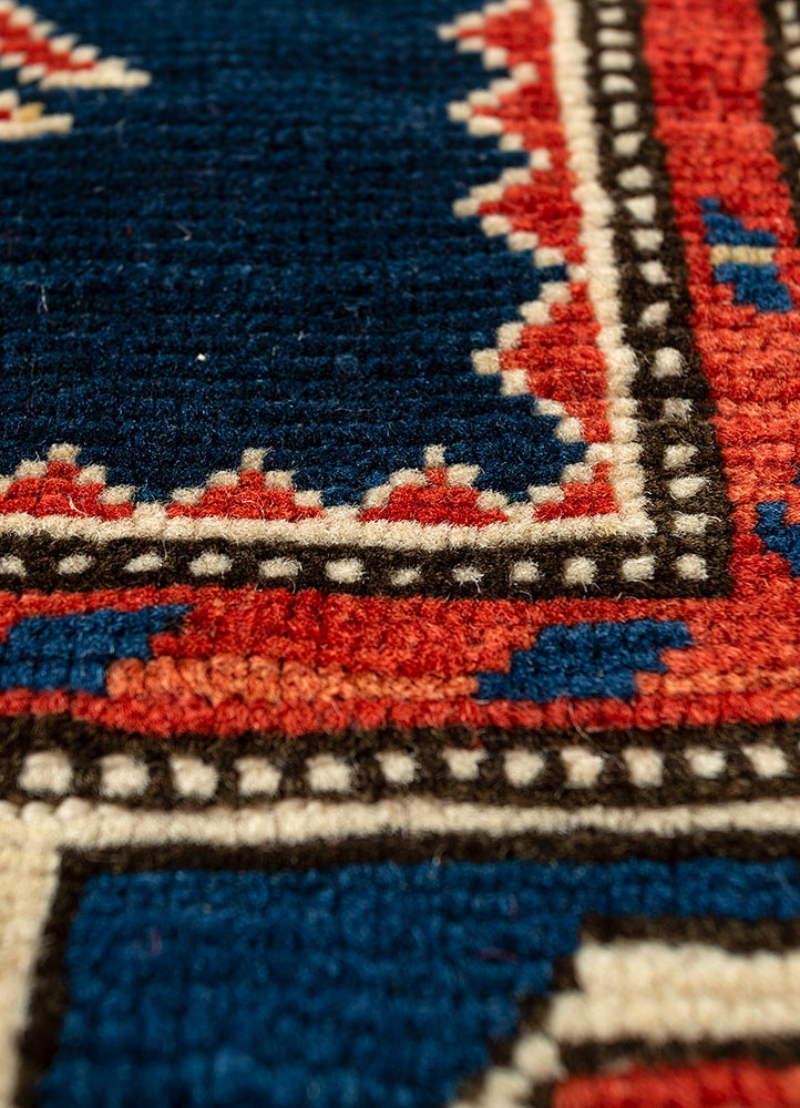 kiaan blue wool hand knotted Rug - CloseUp