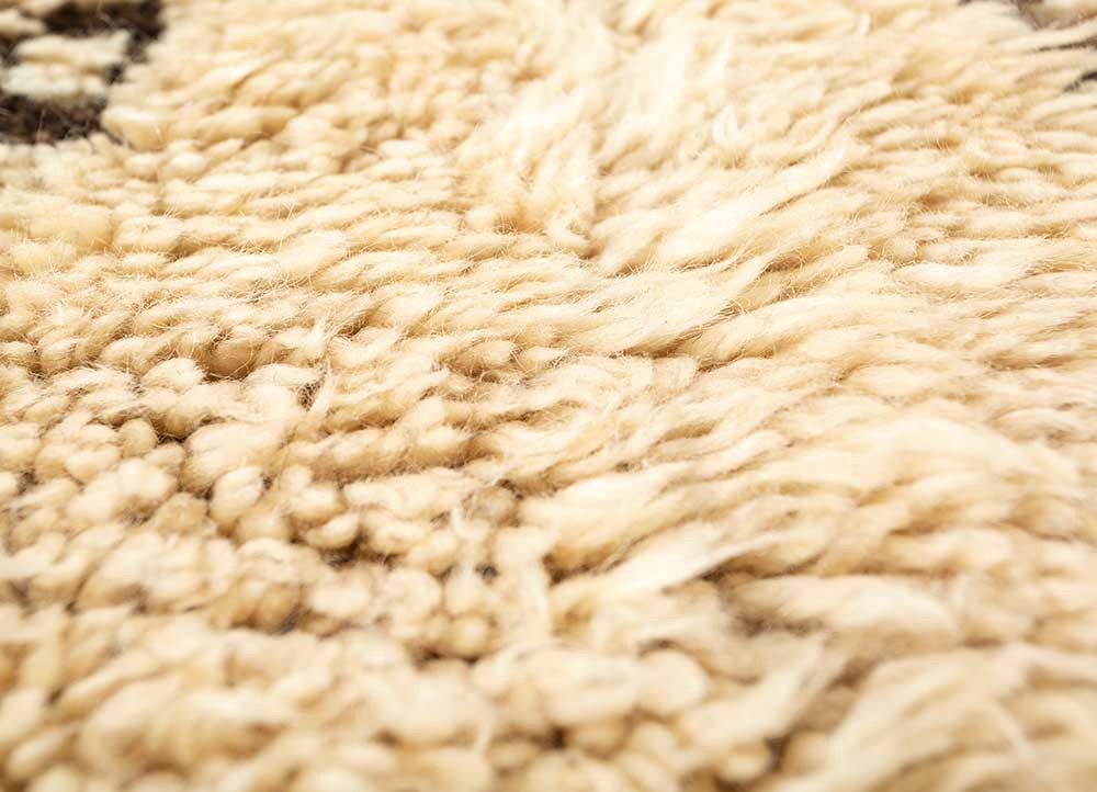 zuri gold wool hand knotted Rug - CloseUp