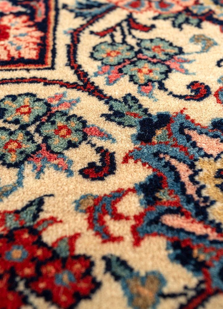 aalam ivory wool hand knotted Rug - CloseUp aalam ivory wool hand knotted Rug - CloseUp