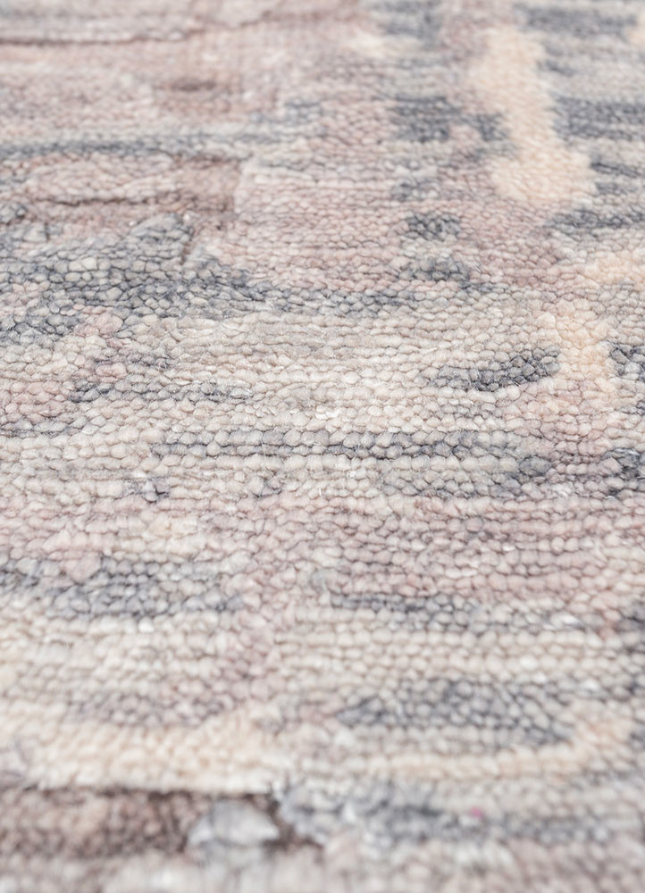 aprezo red and orange bamboo silk hand knotted Rug - CloseUp