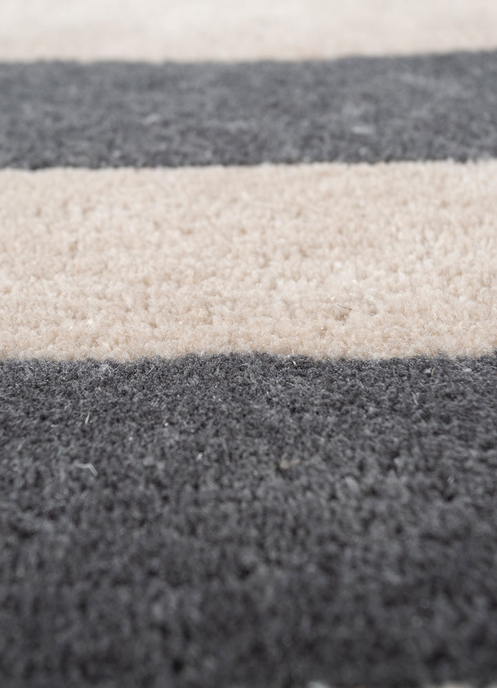 aprezo ivory polyester hand tufted Rug - CloseUp