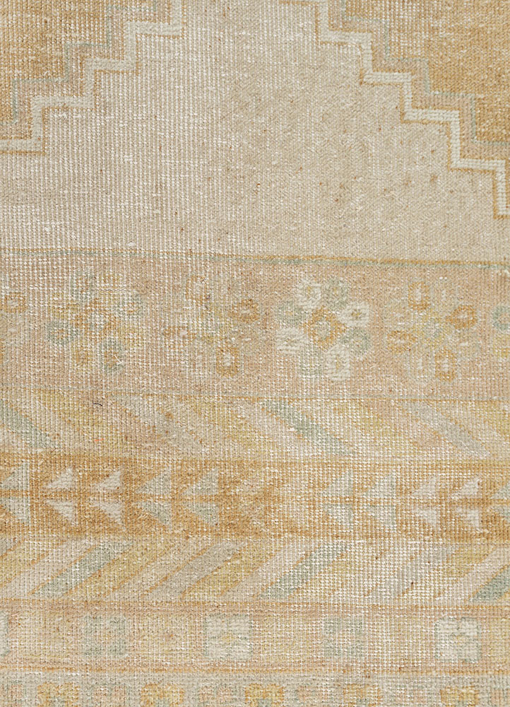provenance beige and brown wool hand knotted Rug - CloseUp provenance beige and brown wool hand knotted Rug - CloseUp