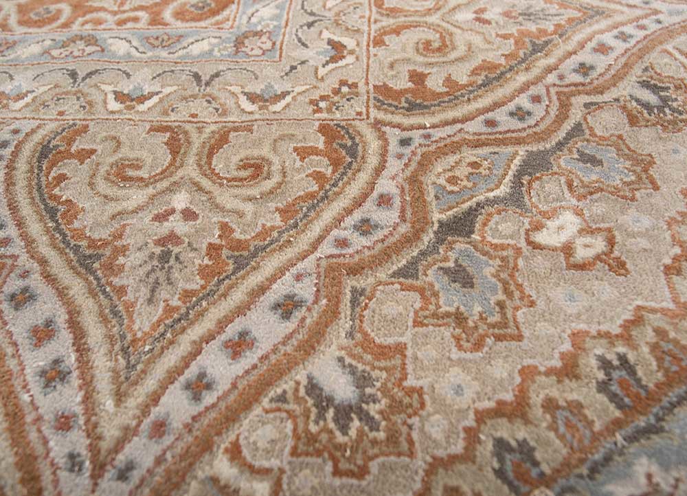 aurora ivory wool and silk hand knotted Rug - CloseUp