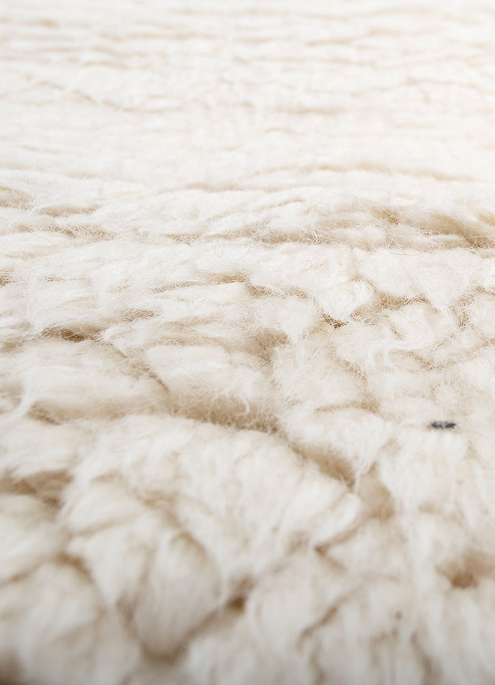 zuri ivory wool hand knotted Rug - CloseUp