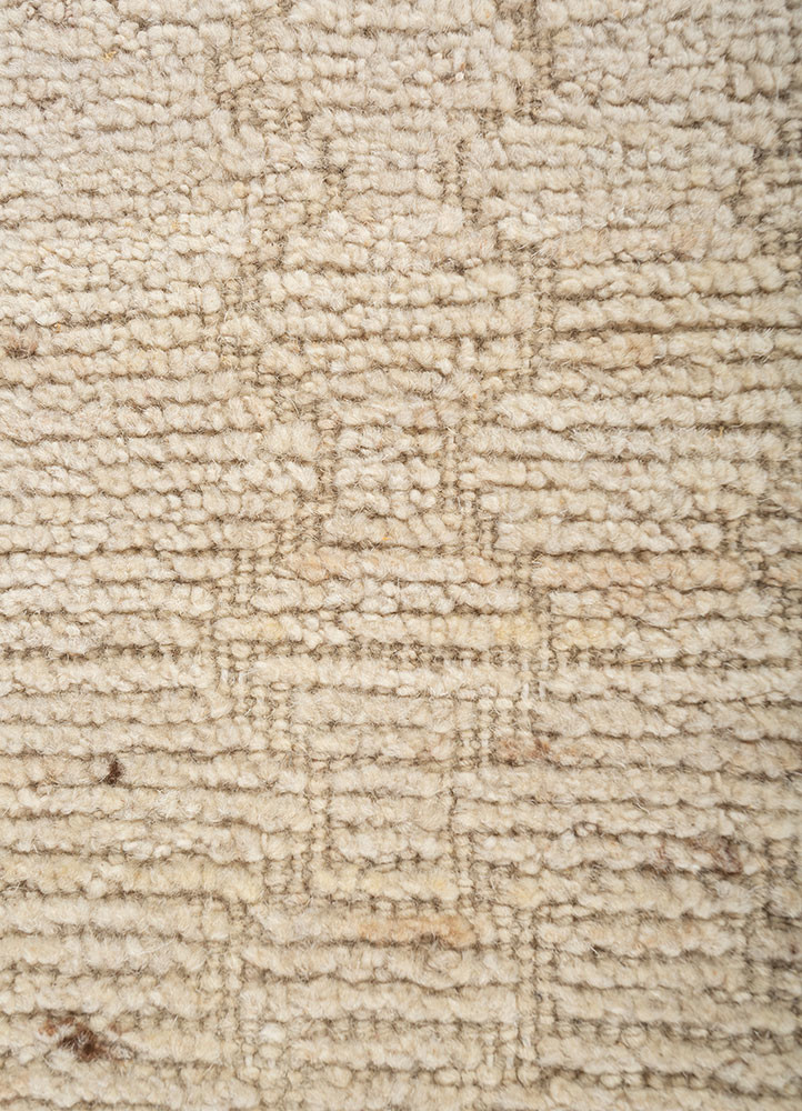 manifest ivory wool hand knotted Rug - CloseUp