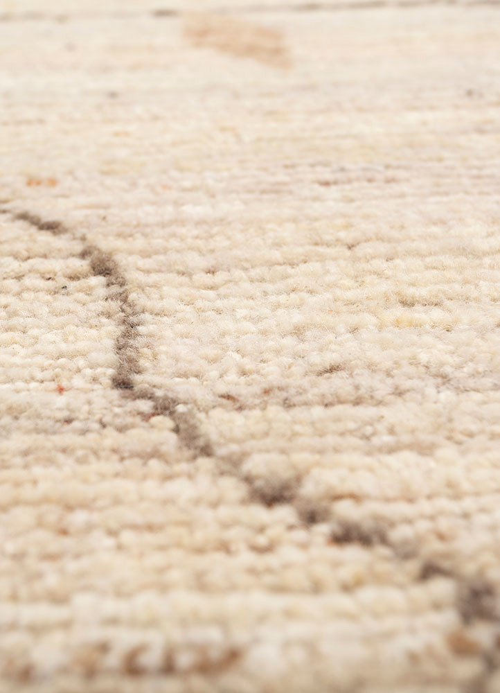 manifest ivory wool hand knotted Rug - CloseUp