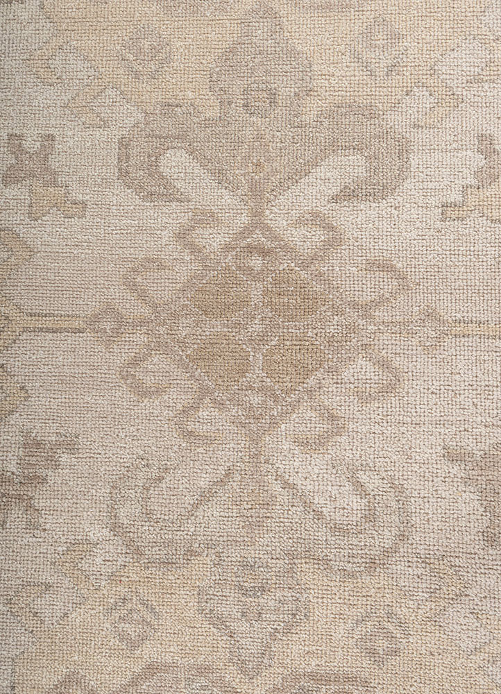 erbe ivory wool hand knotted Rug - CloseUp