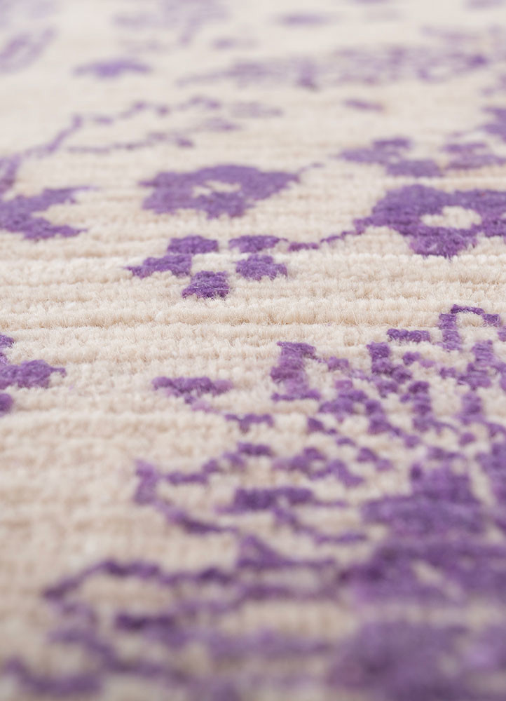 far east ivory wool and silk hand knotted Rug - CloseUp