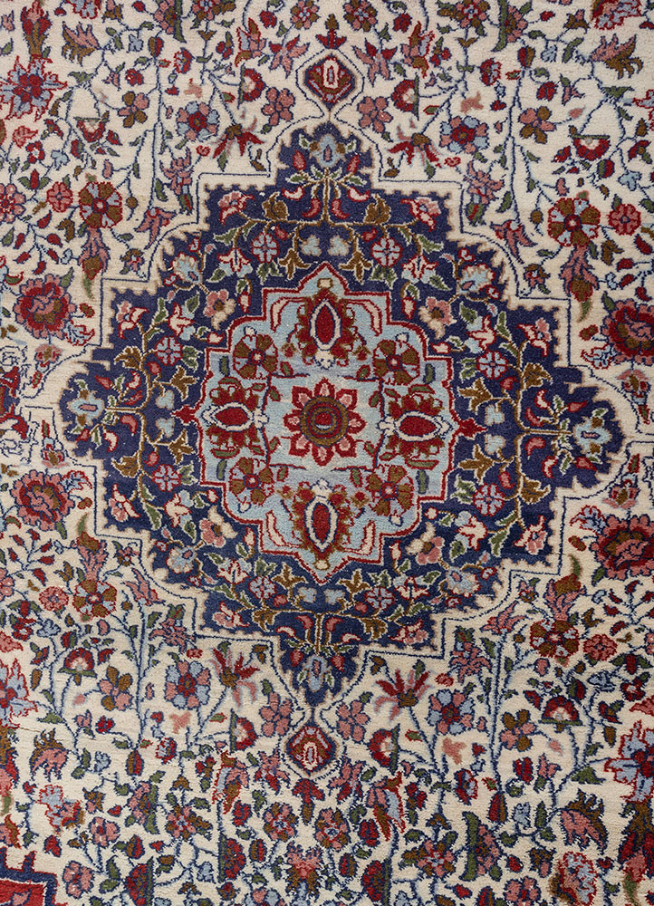 gulnar ivory wool hand knotted Rug - CloseUp gulnar ivory wool hand knotted Rug - CloseUp