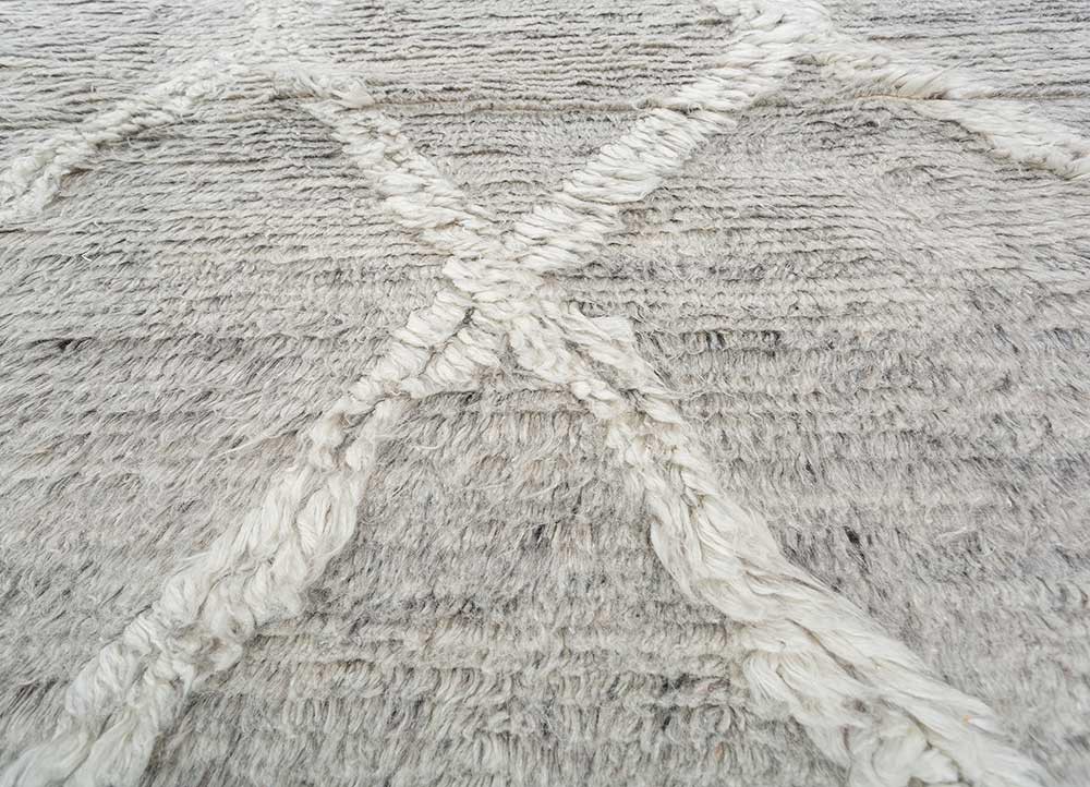 zuri grey and black wool hand knotted Rug - CloseUp