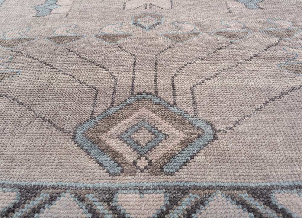 thyme grey and black wool hand knotted Rug - CloseUp