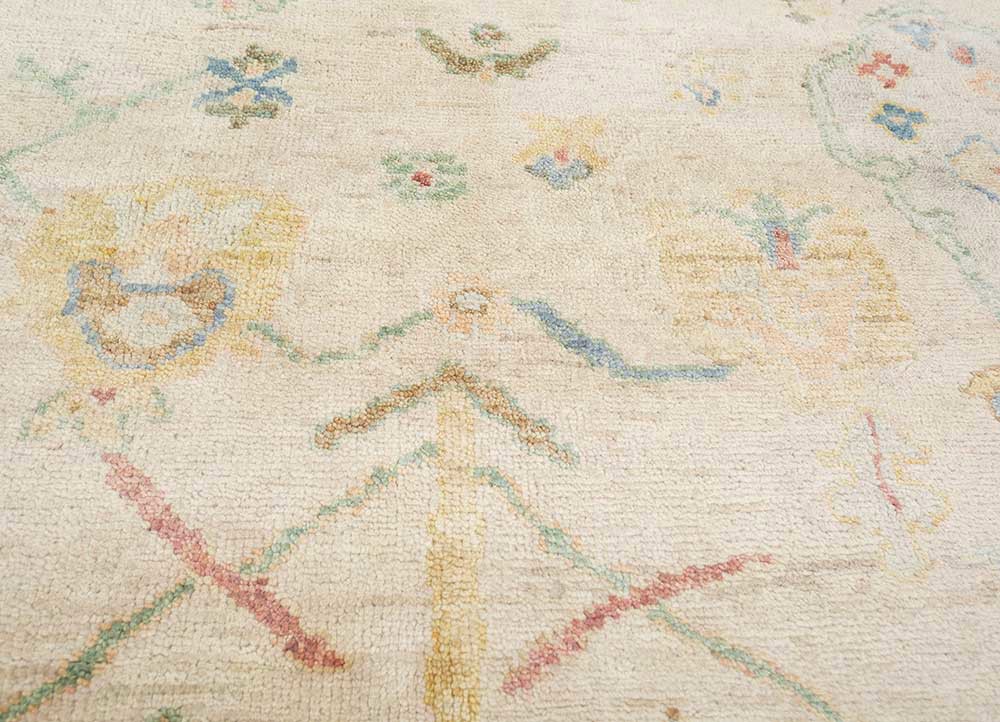 far east ivory wool hand knotted Rug - CloseUp