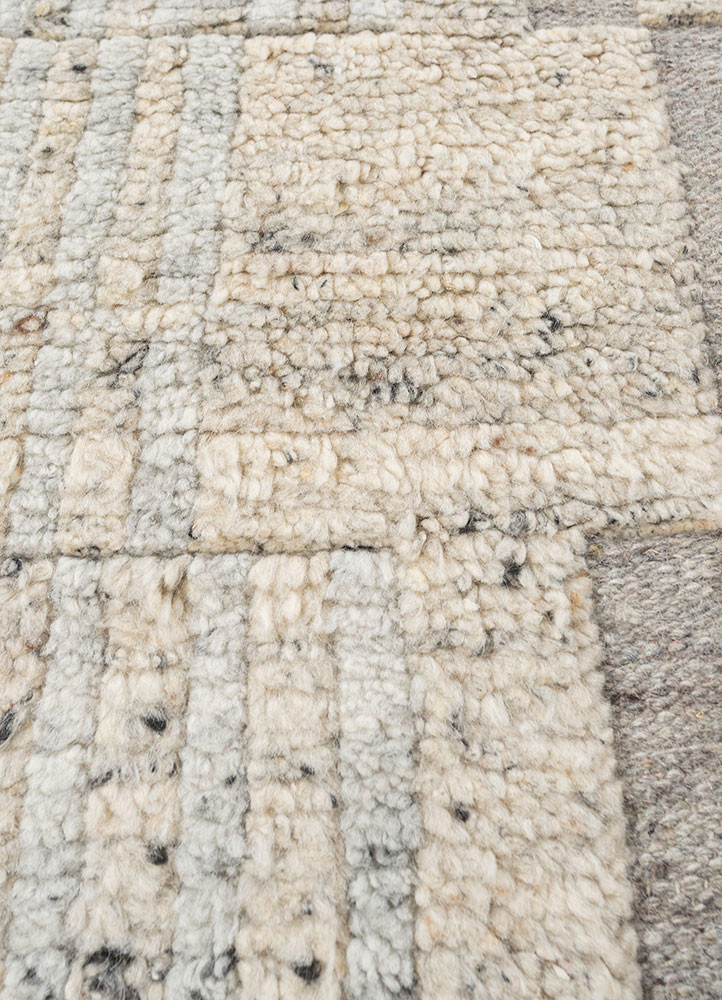 manifest grey and black wool hand knotted Rug - CloseUp manifest grey and black wool hand knotted Rug - CloseUp