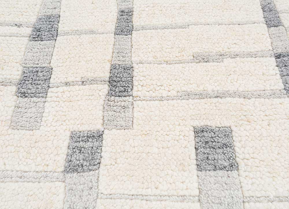 zuri grey and black wool hand knotted Rug - CloseUp