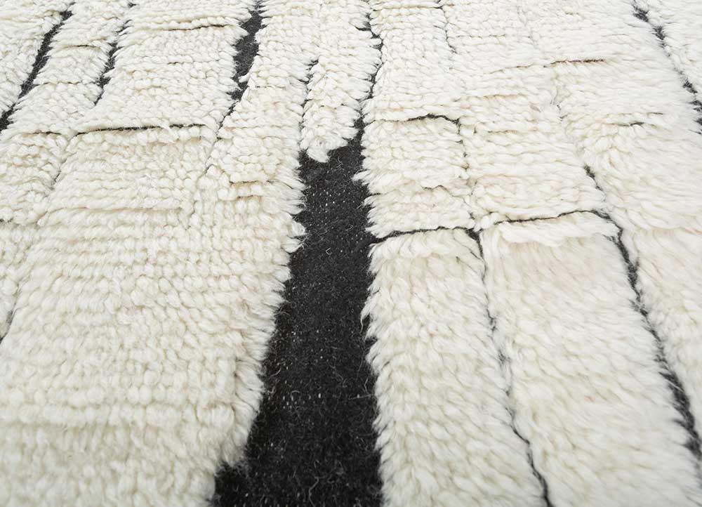 zuri ivory wool hand knotted Rug - CloseUp