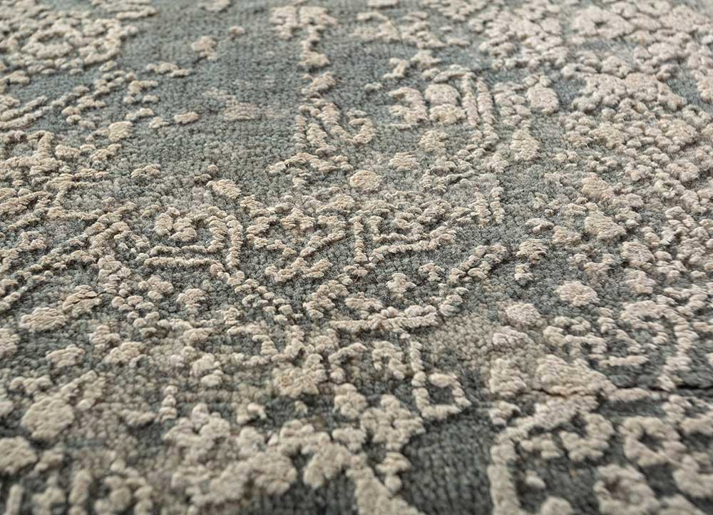 far east green wool and silk hand knotted Rug - CloseUp