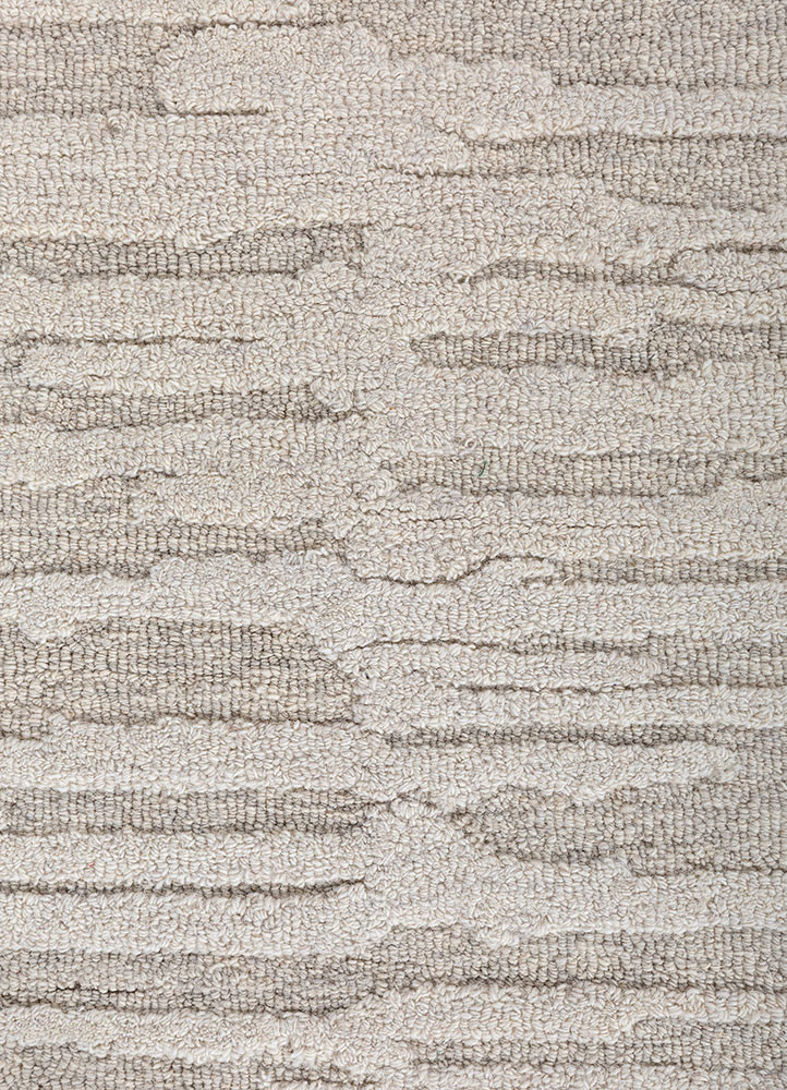 pathways grey and black wool hand tufted Rug - CloseUp