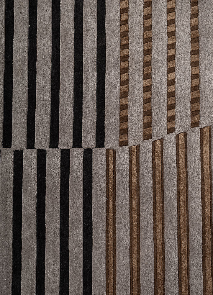 faces grey and black wool and viscose hand tufted Rug - CloseUp faces grey and black wool and viscose hand tufted Rug - CloseUp