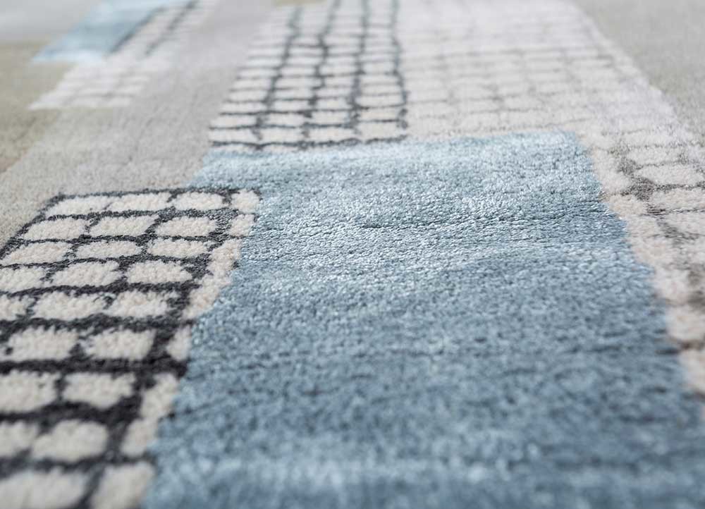 linear beige and brown wool and viscose hand tufted Rug - CloseUp