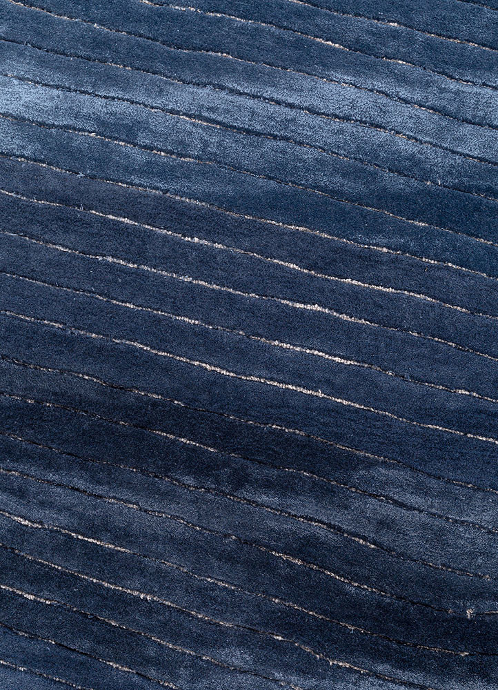 lucid blue wool and viscose hand tufted Rug - CloseUp
