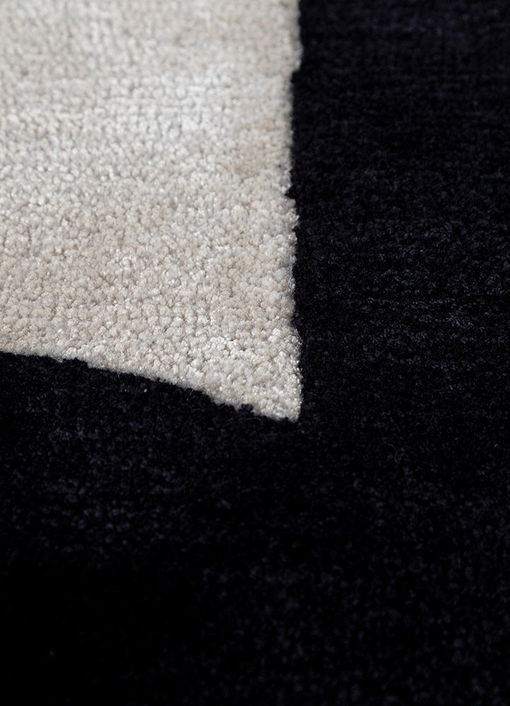 daa haus grey and black wool and viscose hand tufted Rug - CloseUp