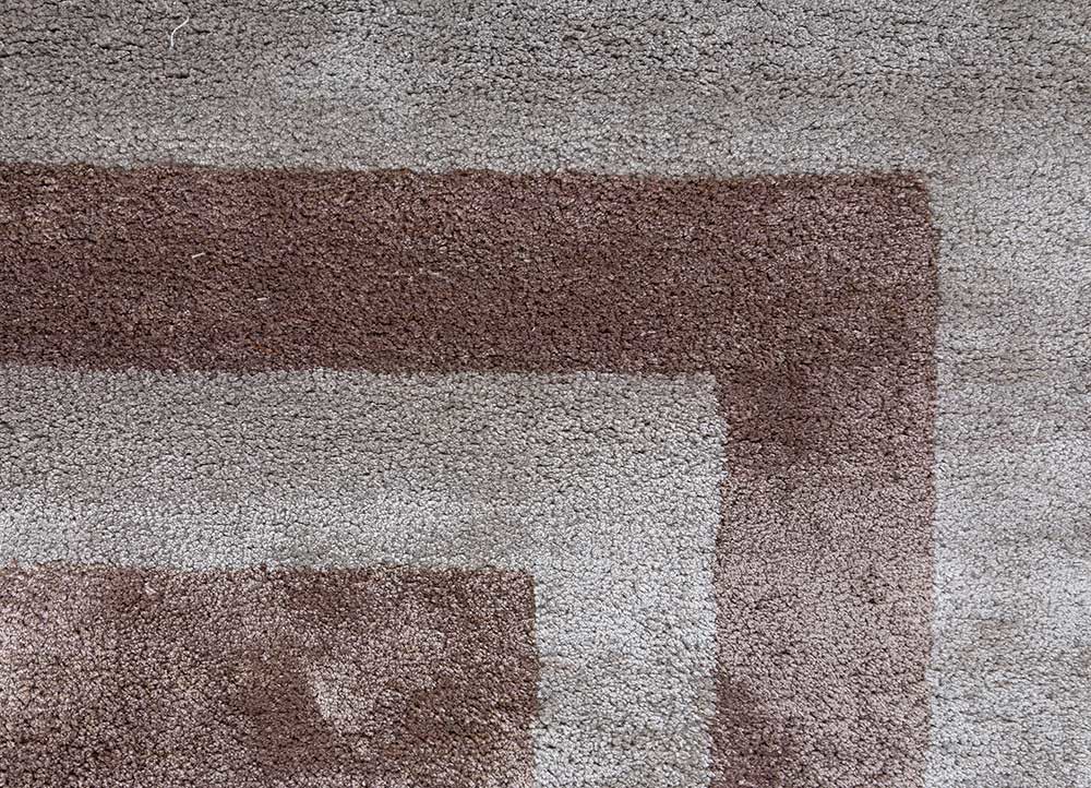 linear beige and brown viscose hand tufted Rug - CloseUp