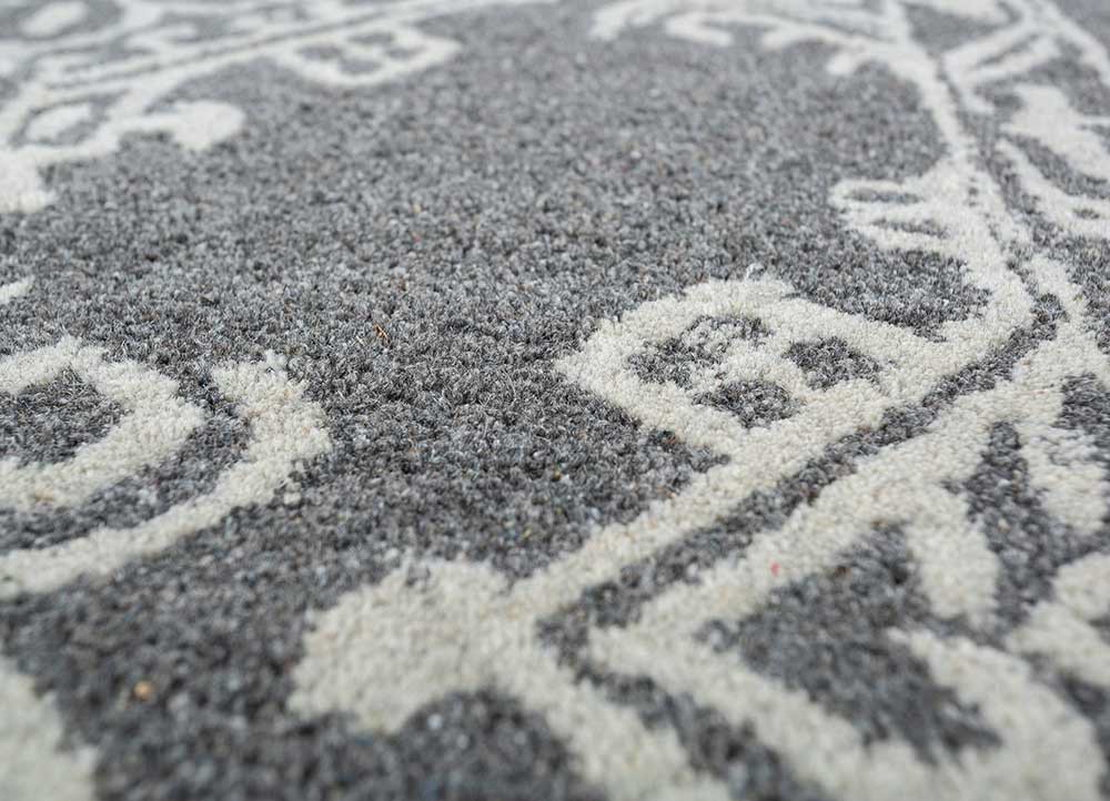 imara grey and black wool and viscose hand tufted Rug - CloseUp