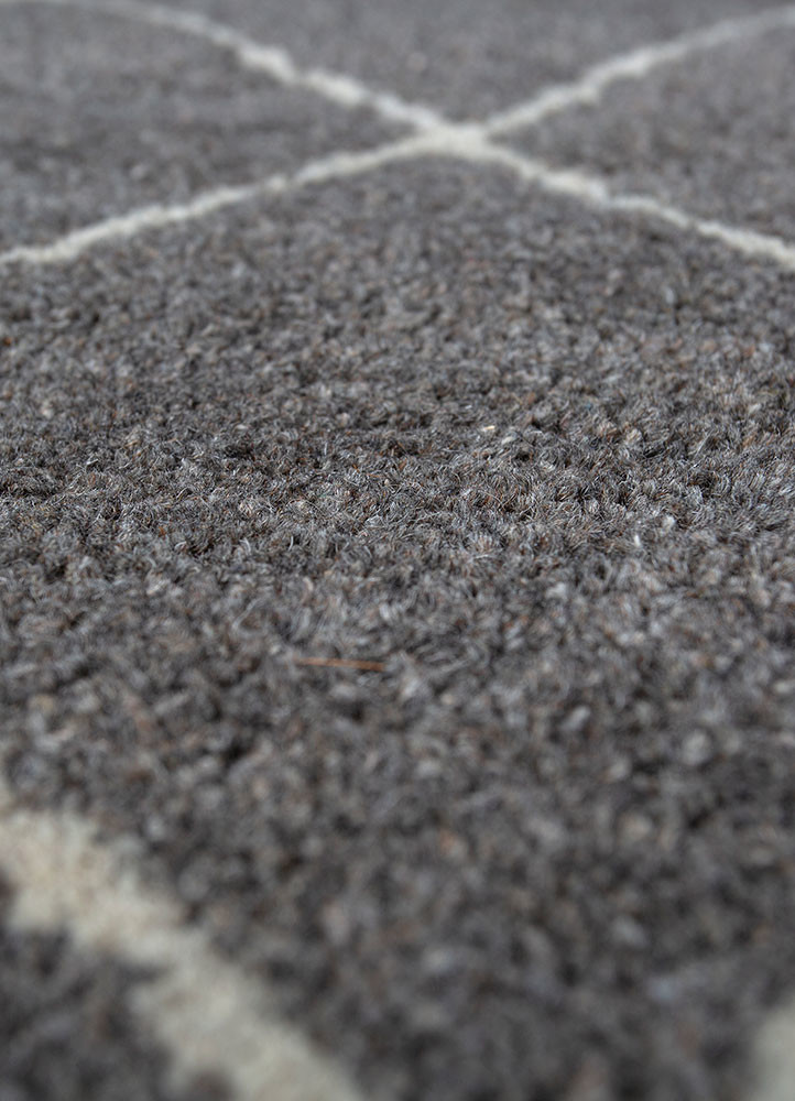 contour grey and black wool and viscose hand tufted Rug - CloseUp contour grey and black wool and viscose hand tufted Rug - CloseUp