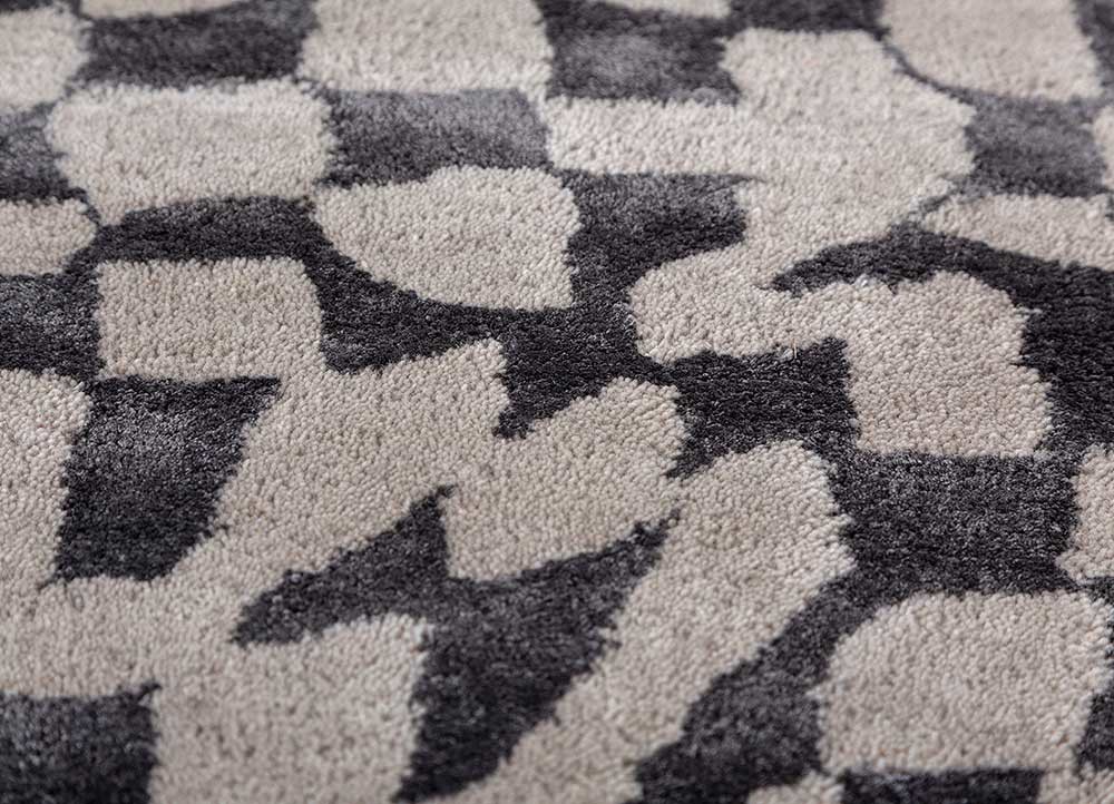 linear grey and black wool and viscose hand tufted Rug - CloseUp