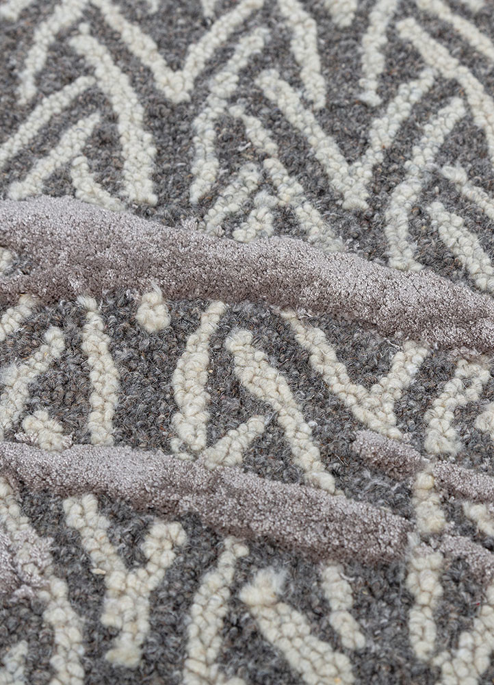 pathways grey and black wool and viscose hand tufted Rug - CloseUp