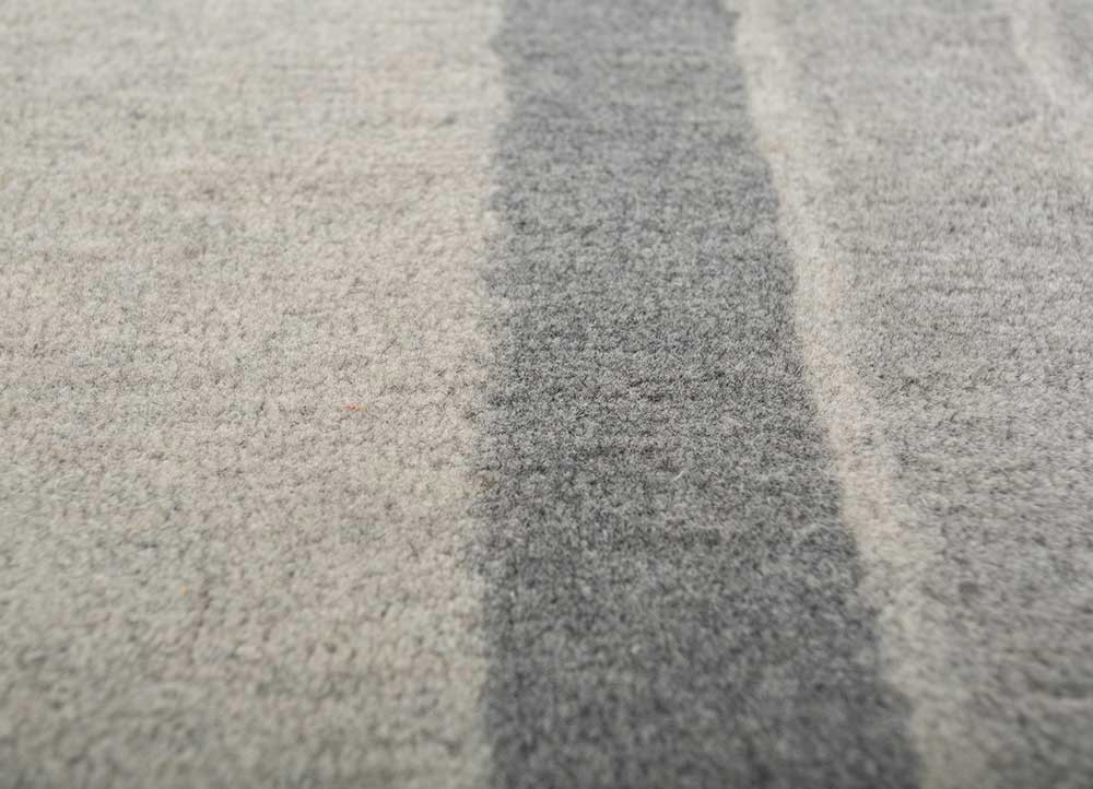 chroma grey and black wool hand tufted Rug - CloseUp