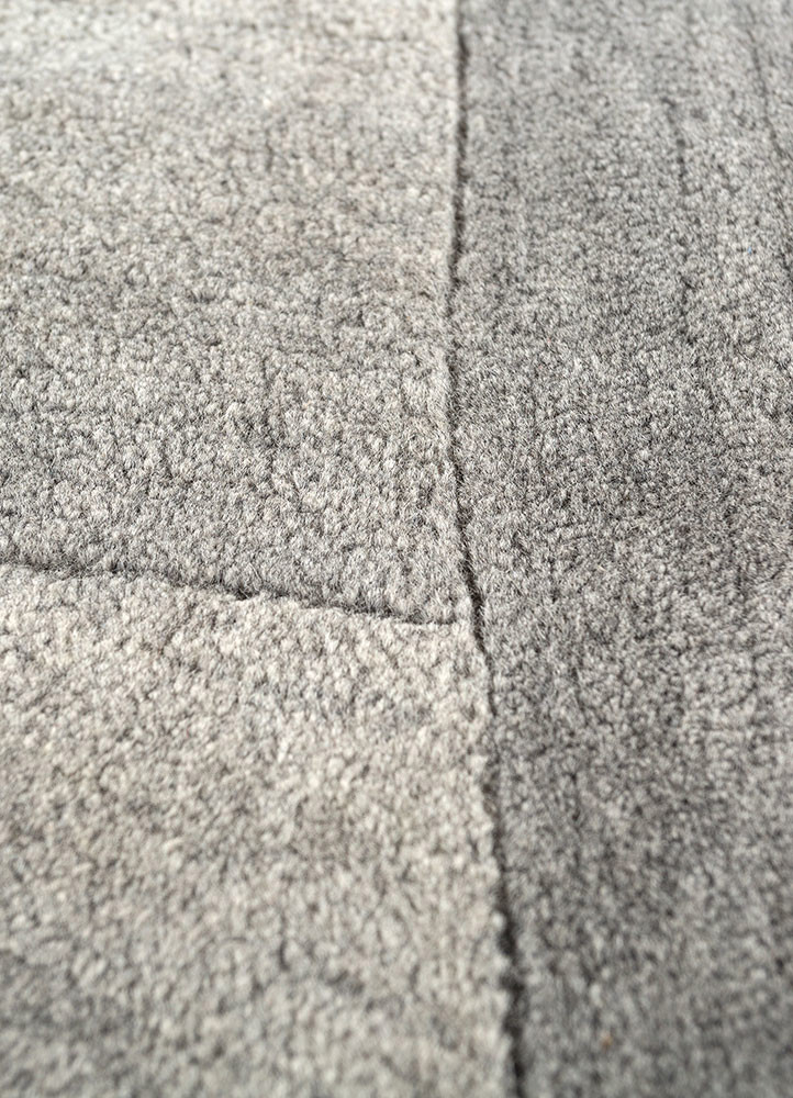 chroma grey and black wool hand tufted Rug - CloseUp