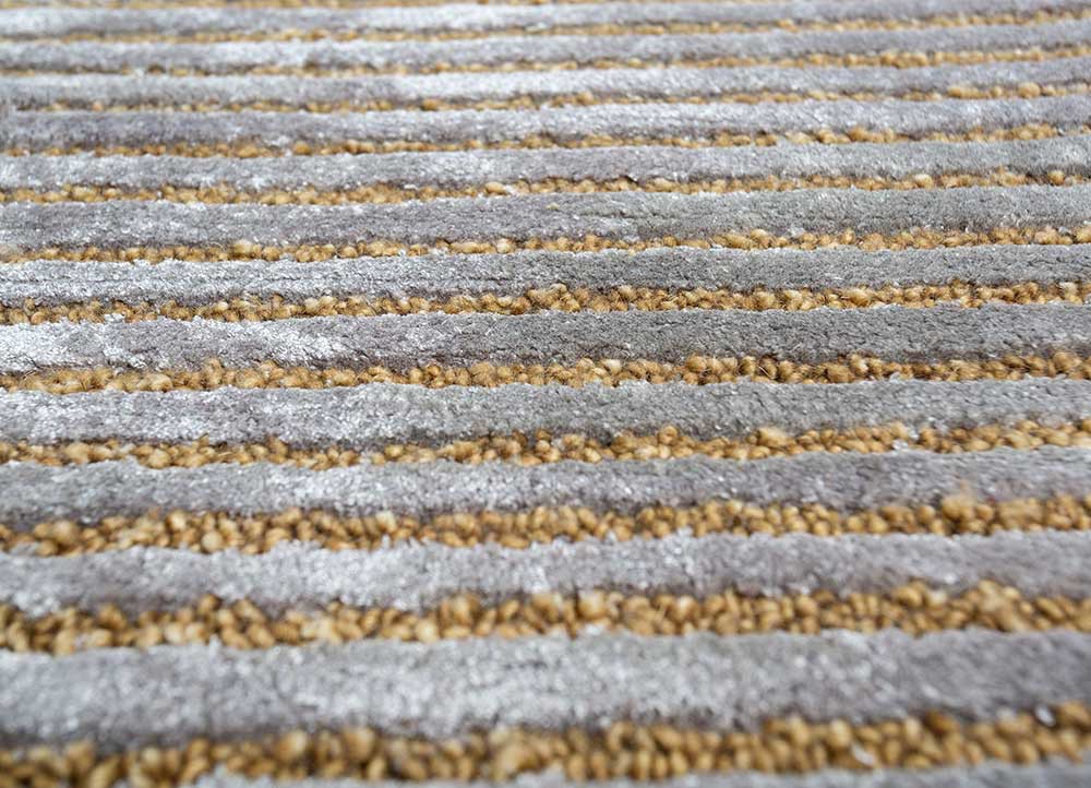 linear grey and black wool and viscose hand tufted Rug - CloseUp