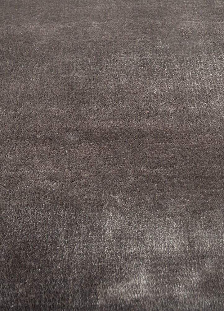 cera grey and black viscose hand tufted Rug - CloseUp