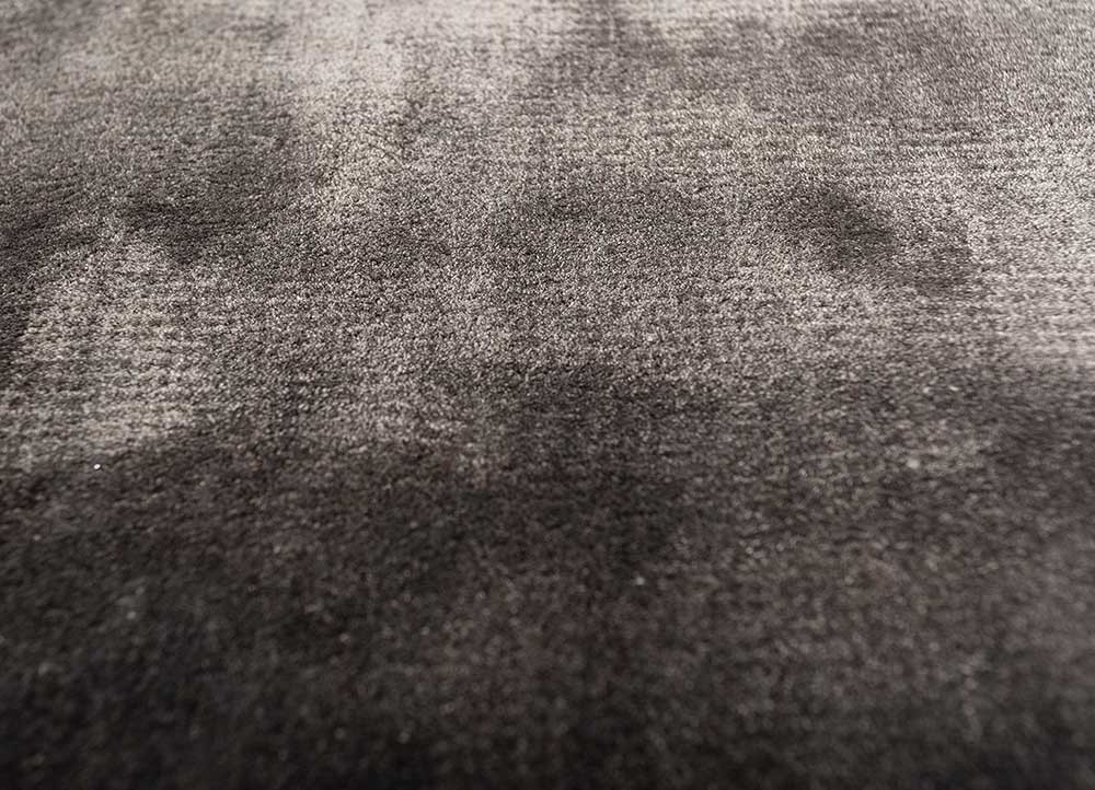 cera grey and black viscose hand tufted Rug - CloseUp