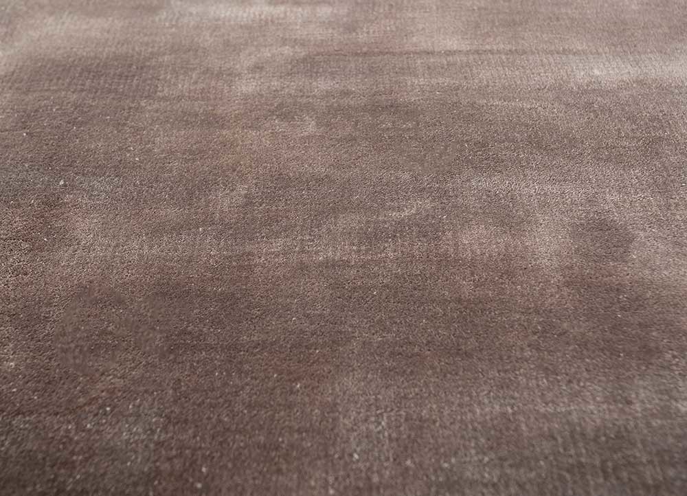 cera grey and black viscose hand tufted Rug - CloseUp