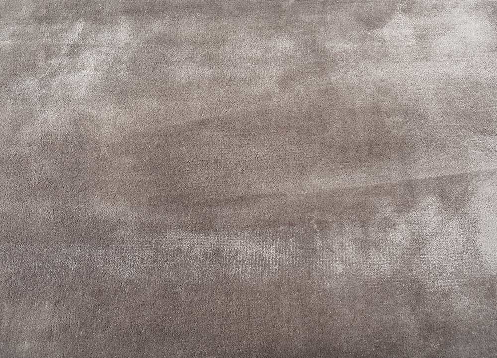 cera grey and black viscose hand tufted Rug - CloseUp