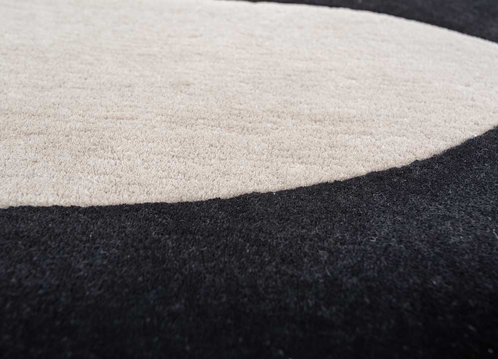 aprezo grey and black wool hand tufted Rug - CloseUp
