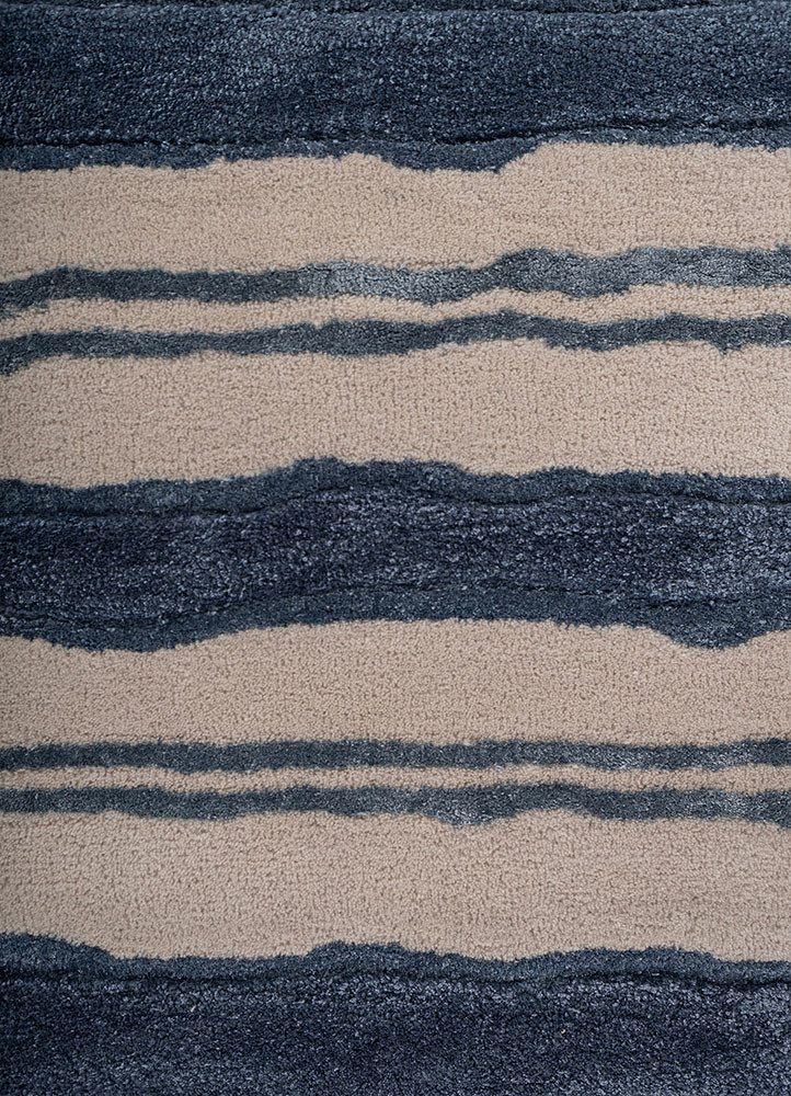 linear blue wool and viscose hand tufted Rug - CloseUp
