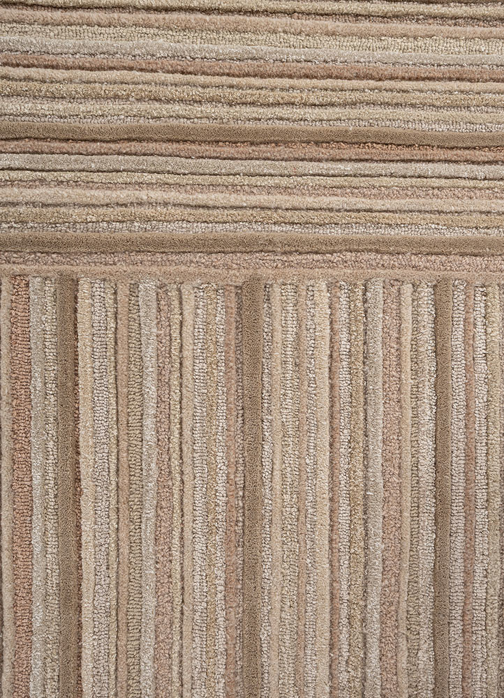 linear ivory wool and viscose hand tufted Rug - CloseUp