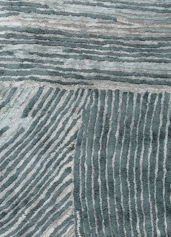 lucid blue viscose hand tufted Rug - CloseUp