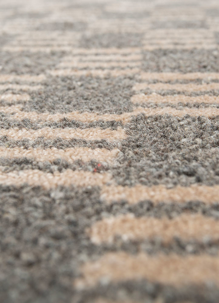 saga grey and black wool hand loom Rug - CloseUp saga grey and black wool hand loom Rug - CloseUp