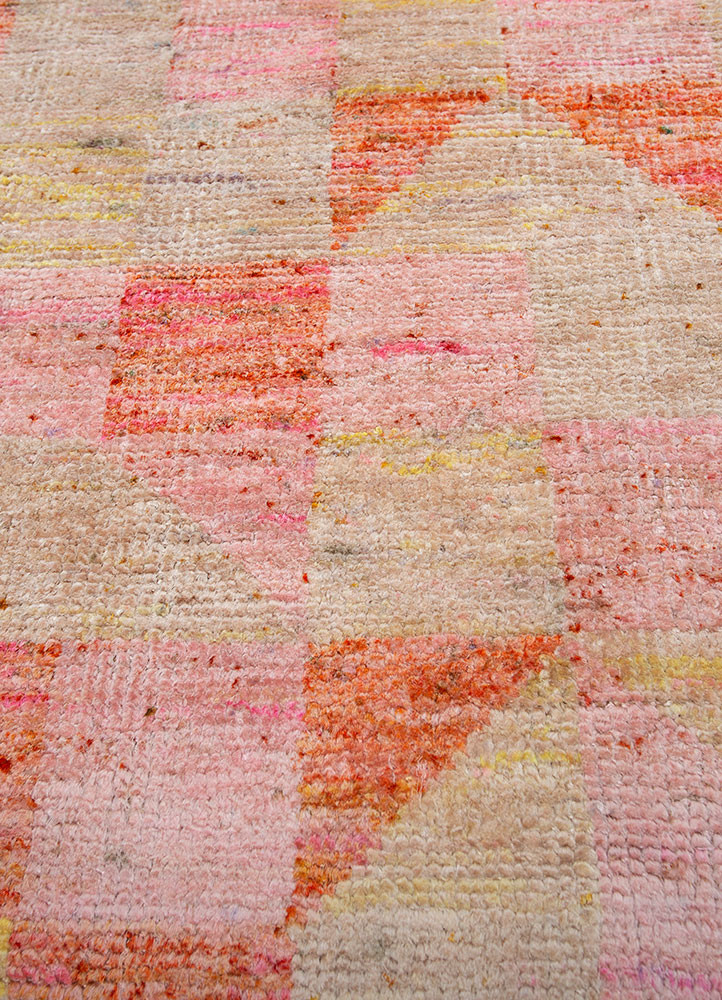aprezo gold silk hand knotted Rug - CloseUp