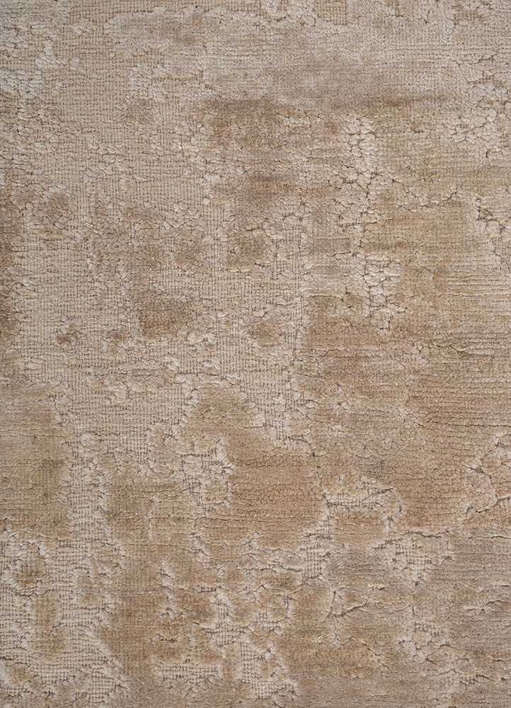 aprezo ivory silk hand knotted Rug - CloseUp