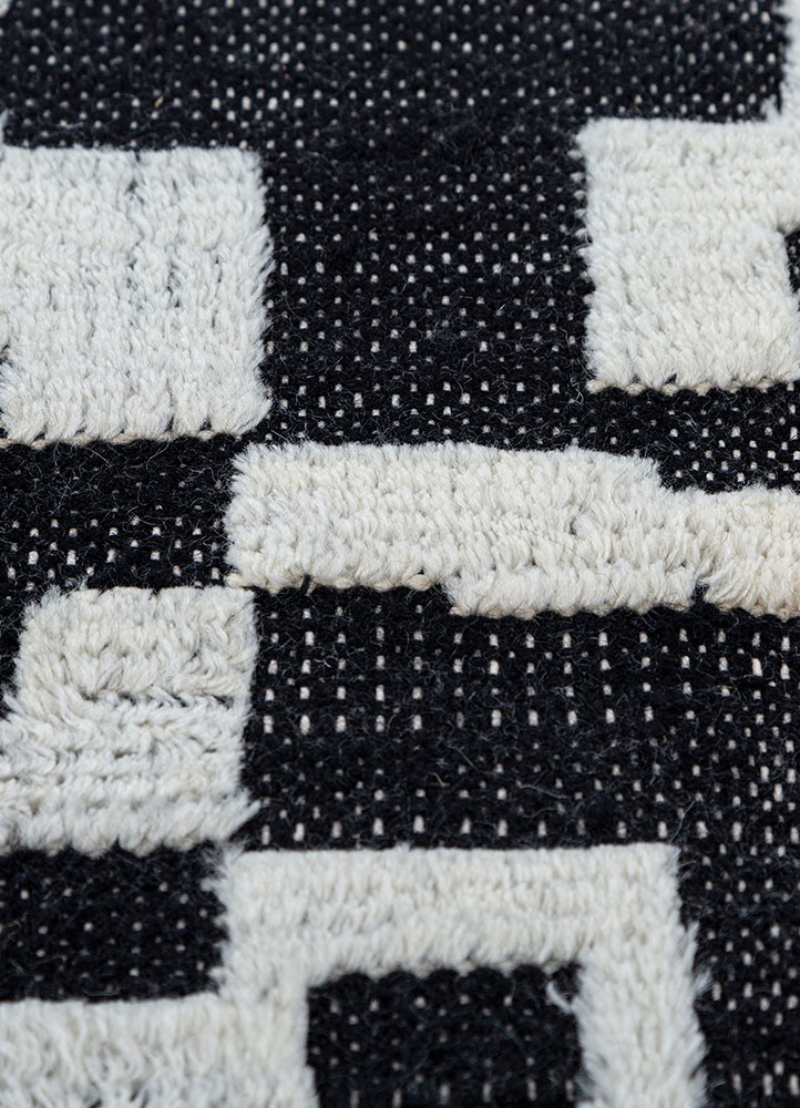 manifest grey and black wool hand knotted Rug - CloseUp