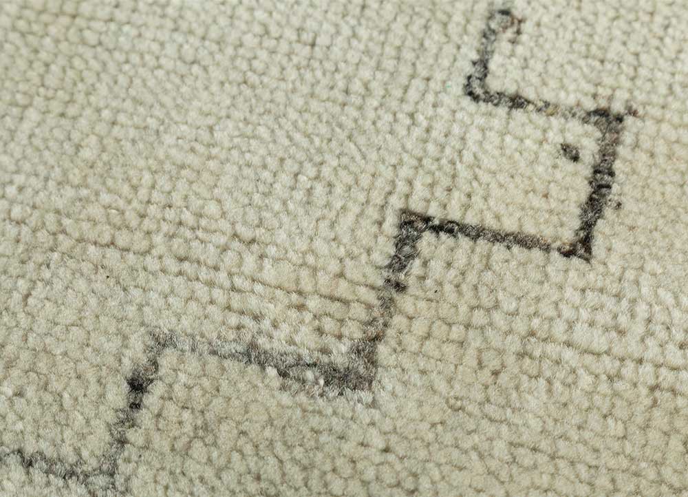 manifest ivory wool hand knotted Rug - CloseUp